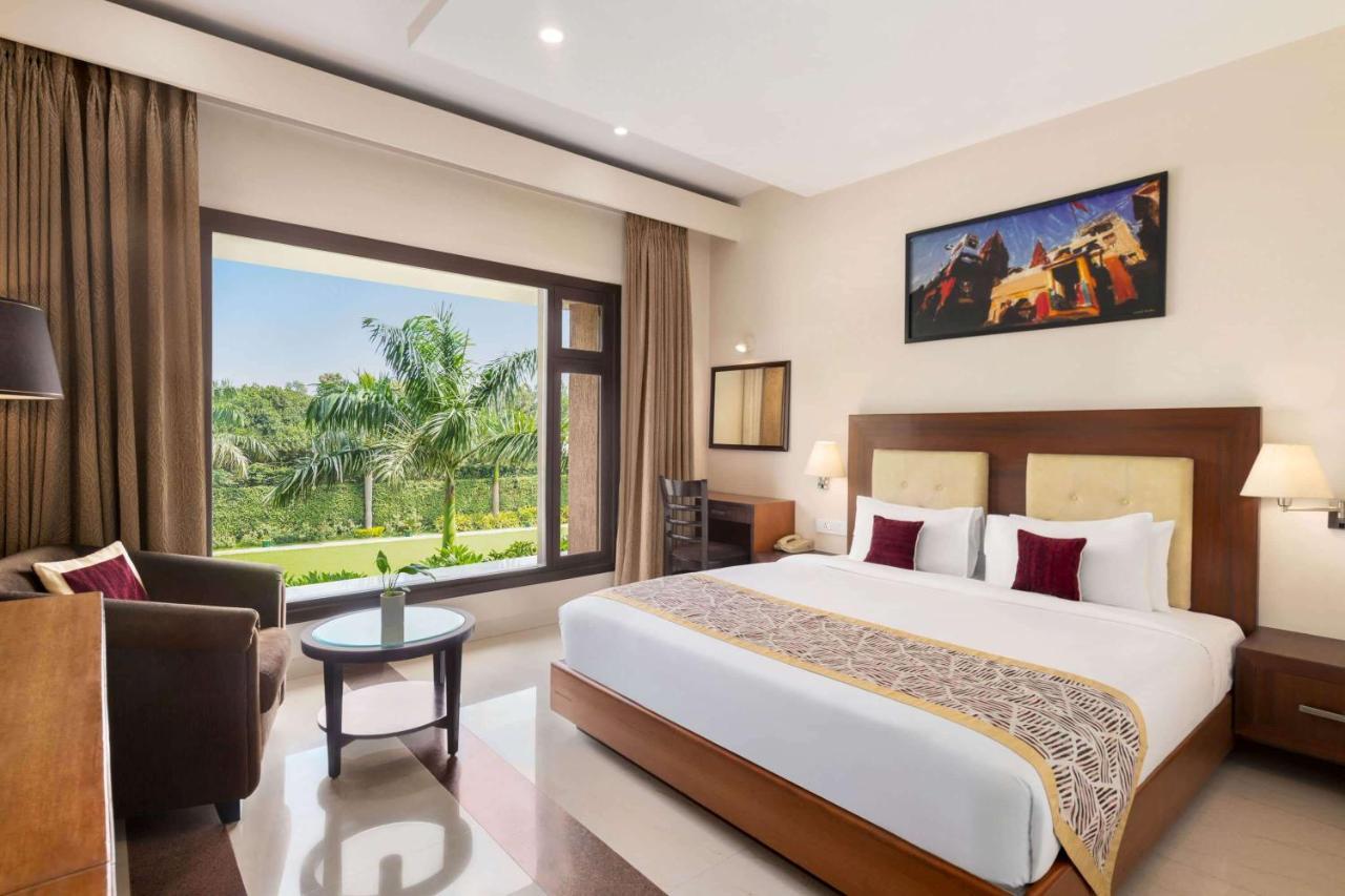 Ramada By Wyndham Varanasi Katesar Chandauli Exteriör bild