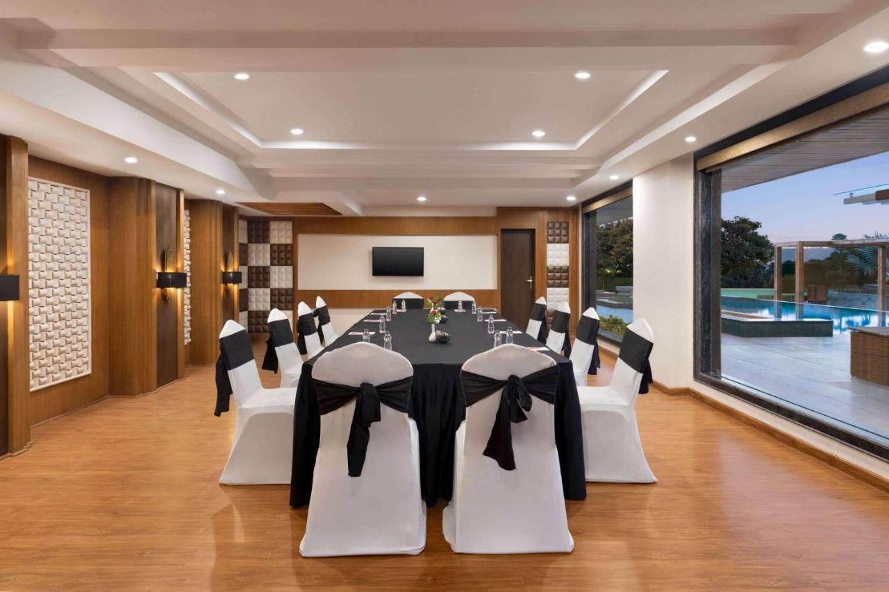 Ramada By Wyndham Varanasi Katesar Chandauli Exteriör bild