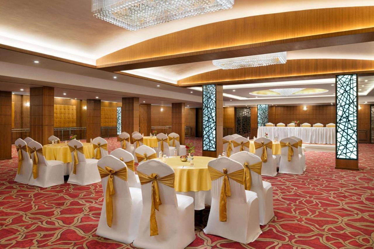 Ramada By Wyndham Varanasi Katesar Chandauli Exteriör bild