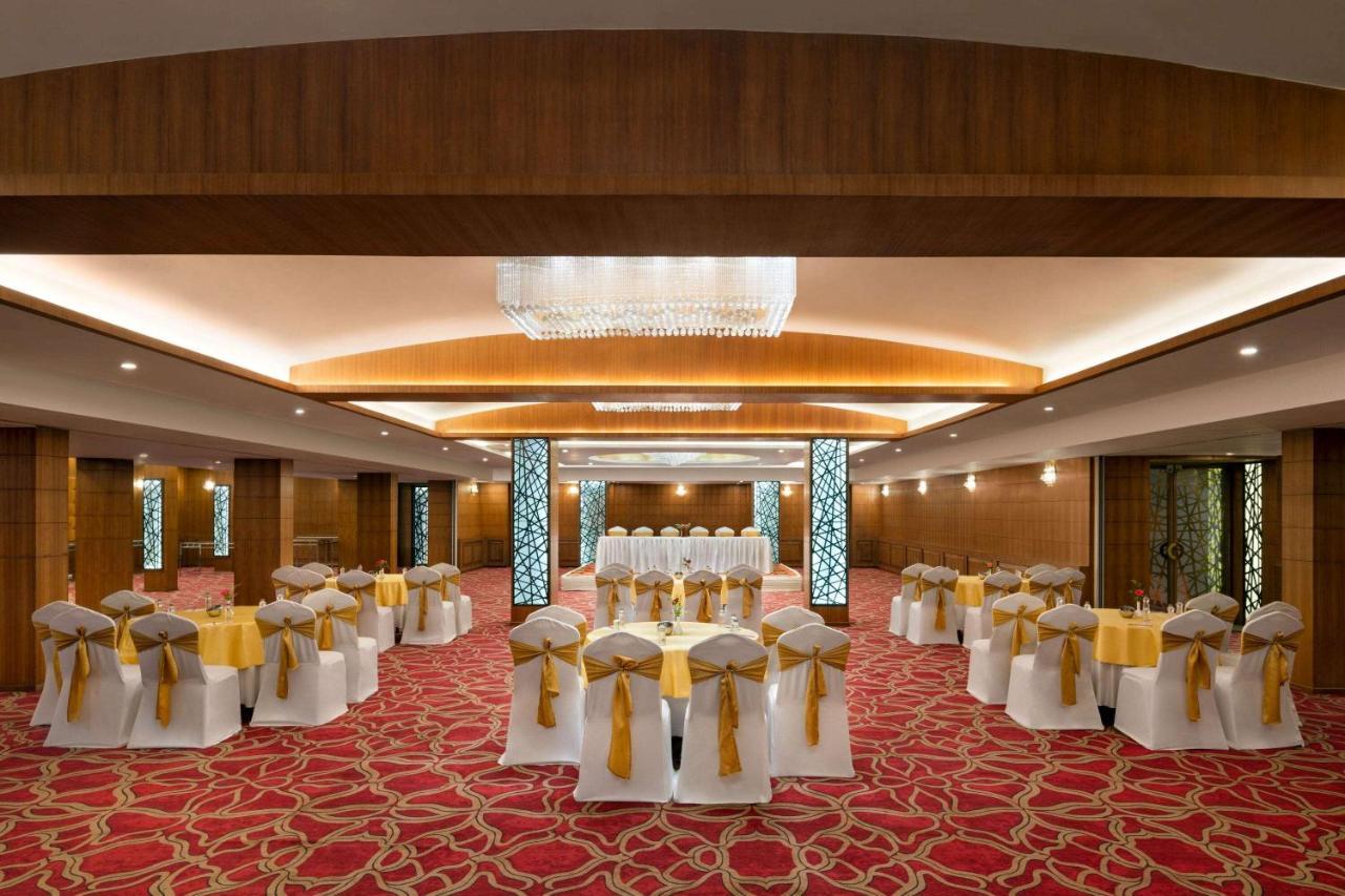 Ramada By Wyndham Varanasi Katesar Chandauli Exteriör bild