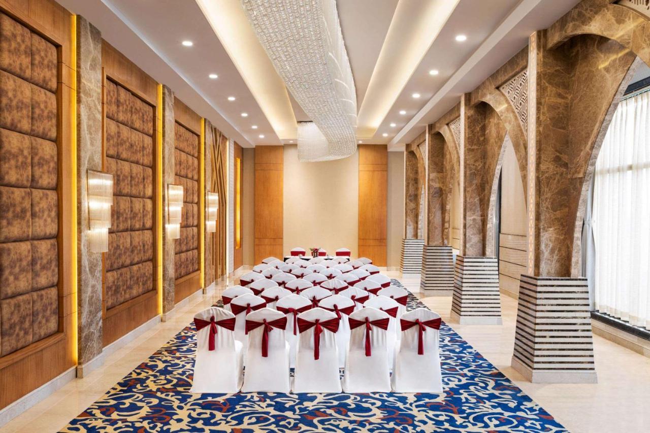 Ramada By Wyndham Varanasi Katesar Chandauli Exteriör bild