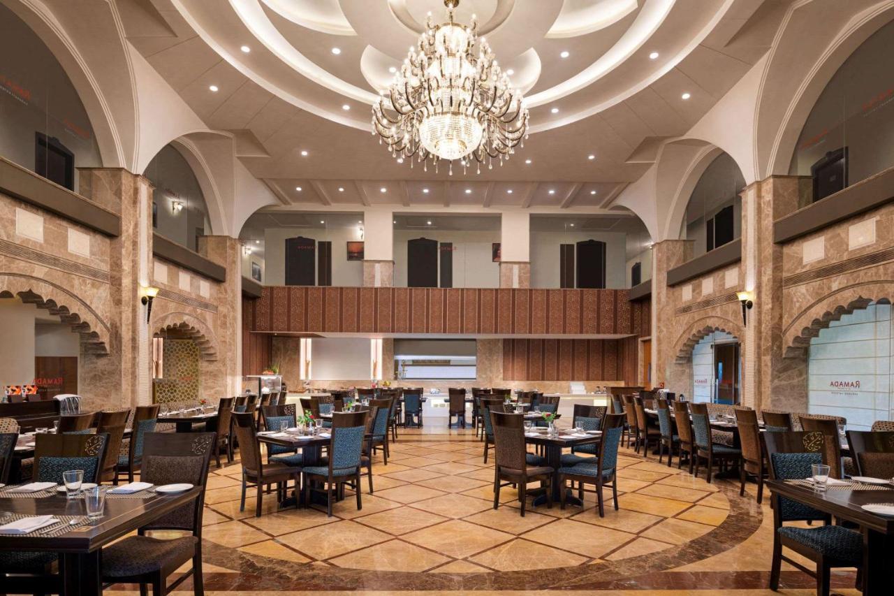 Ramada By Wyndham Varanasi Katesar Chandauli Exteriör bild