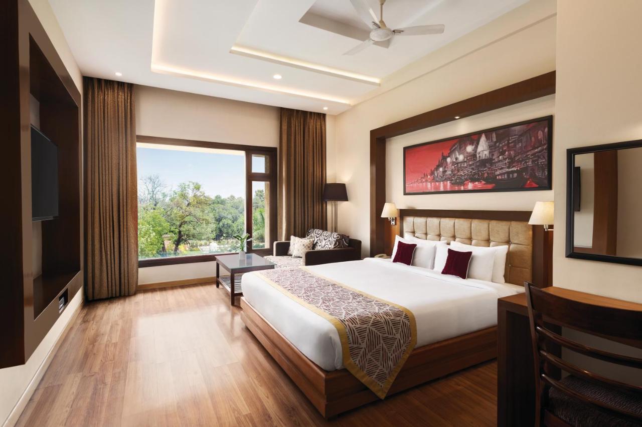 Ramada By Wyndham Varanasi Katesar Chandauli Exteriör bild