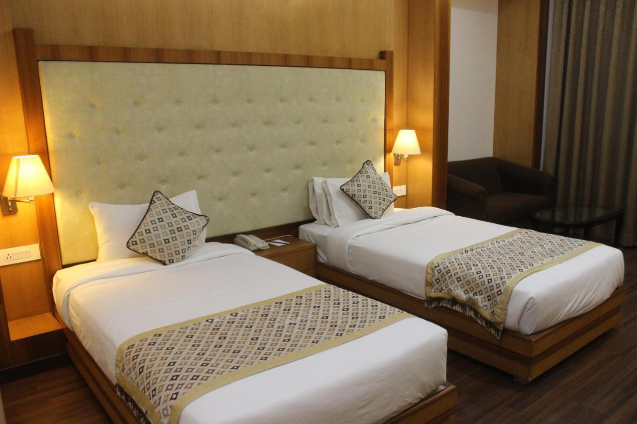Ramada By Wyndham Varanasi Katesar Chandauli Exteriör bild