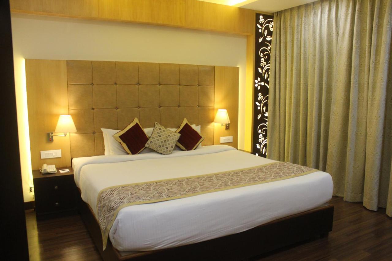 Ramada By Wyndham Varanasi Katesar Chandauli Exteriör bild