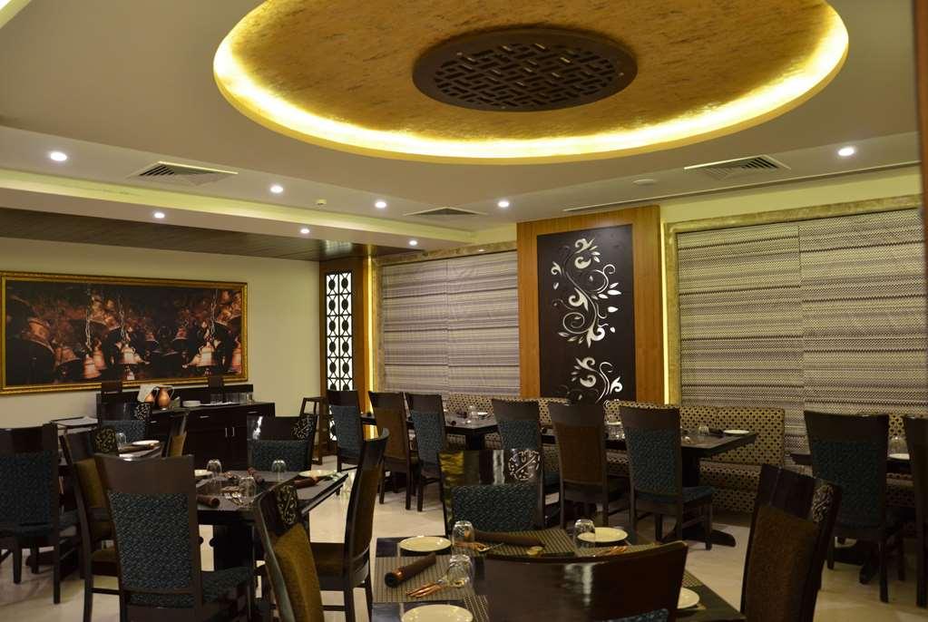 Ramada By Wyndham Varanasi Katesar Chandauli Restaurang bild