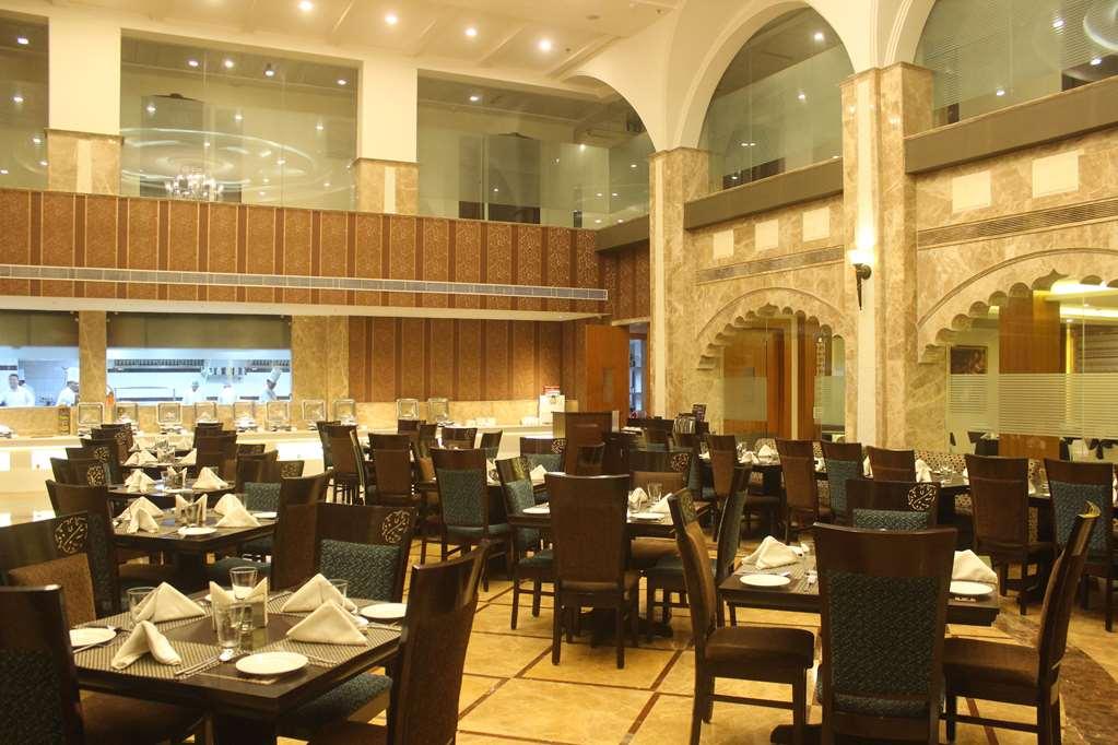 Ramada By Wyndham Varanasi Katesar Chandauli Restaurang bild