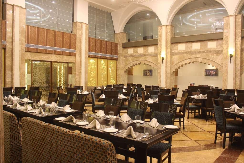 Ramada By Wyndham Varanasi Katesar Chandauli Restaurang bild
