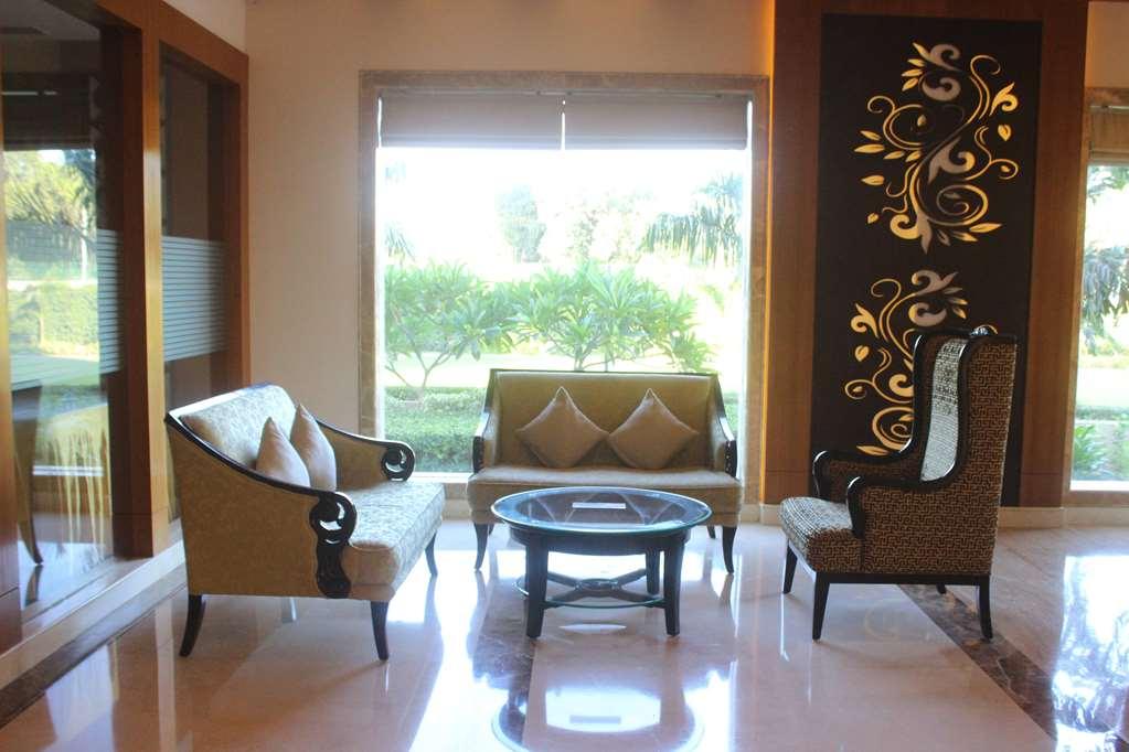 Ramada By Wyndham Varanasi Katesar Chandauli Inreriör bild