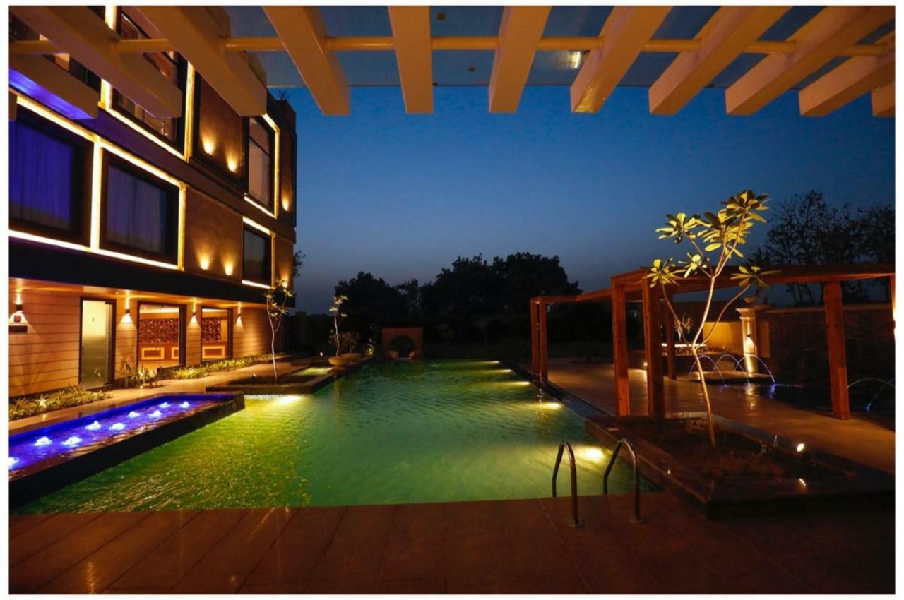 Ramada By Wyndham Varanasi Katesar Chandauli Exteriör bild